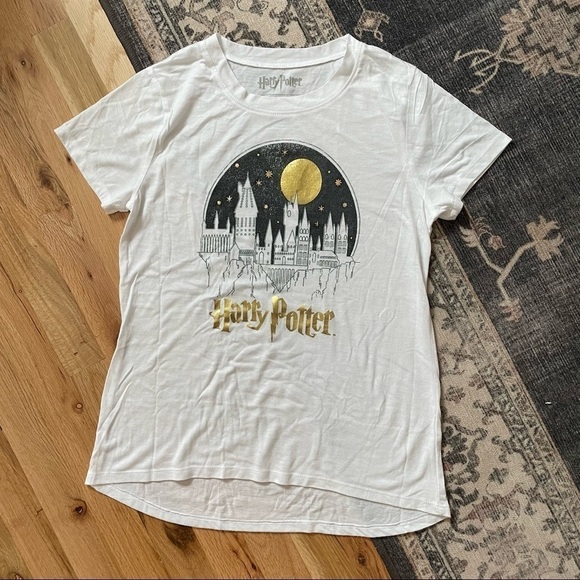 Harry Potter White Short Sleeve Graphic Tee Castle Hogwarts Tshirt Small - Picture 5 of 5